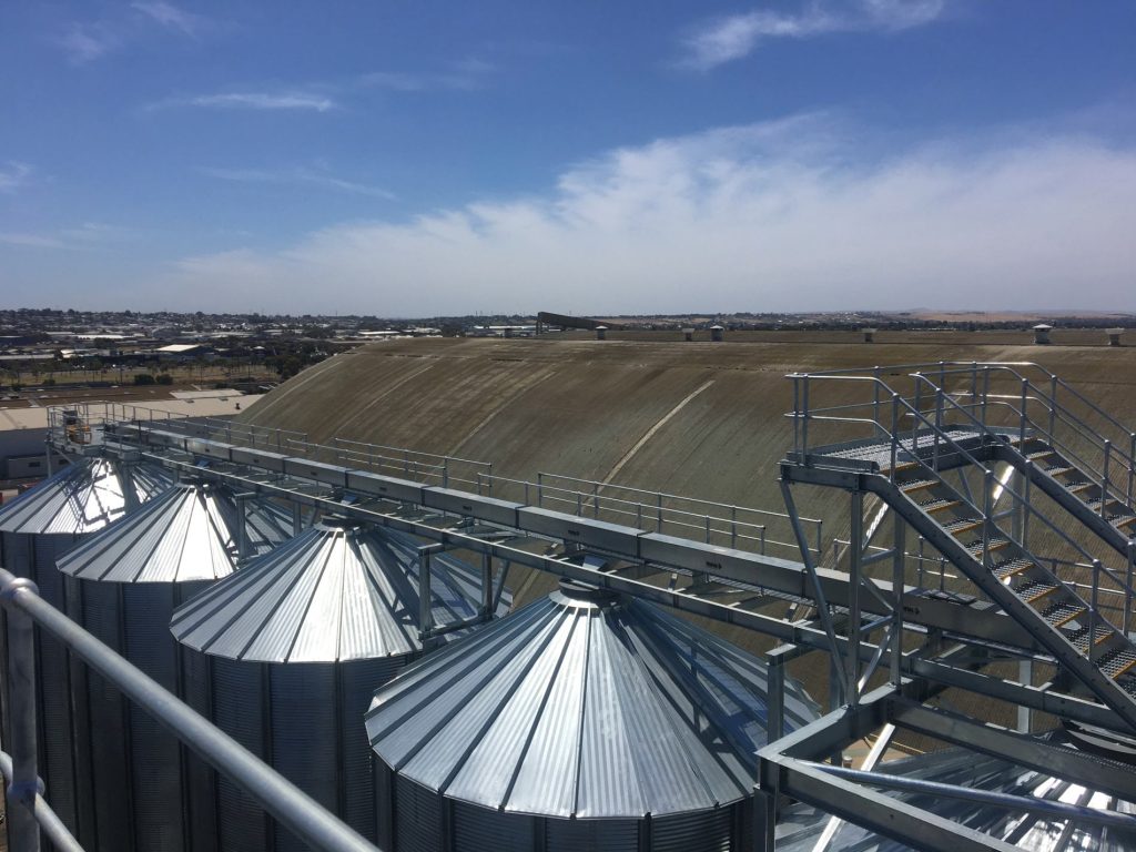 Commercial drag chain conveyors